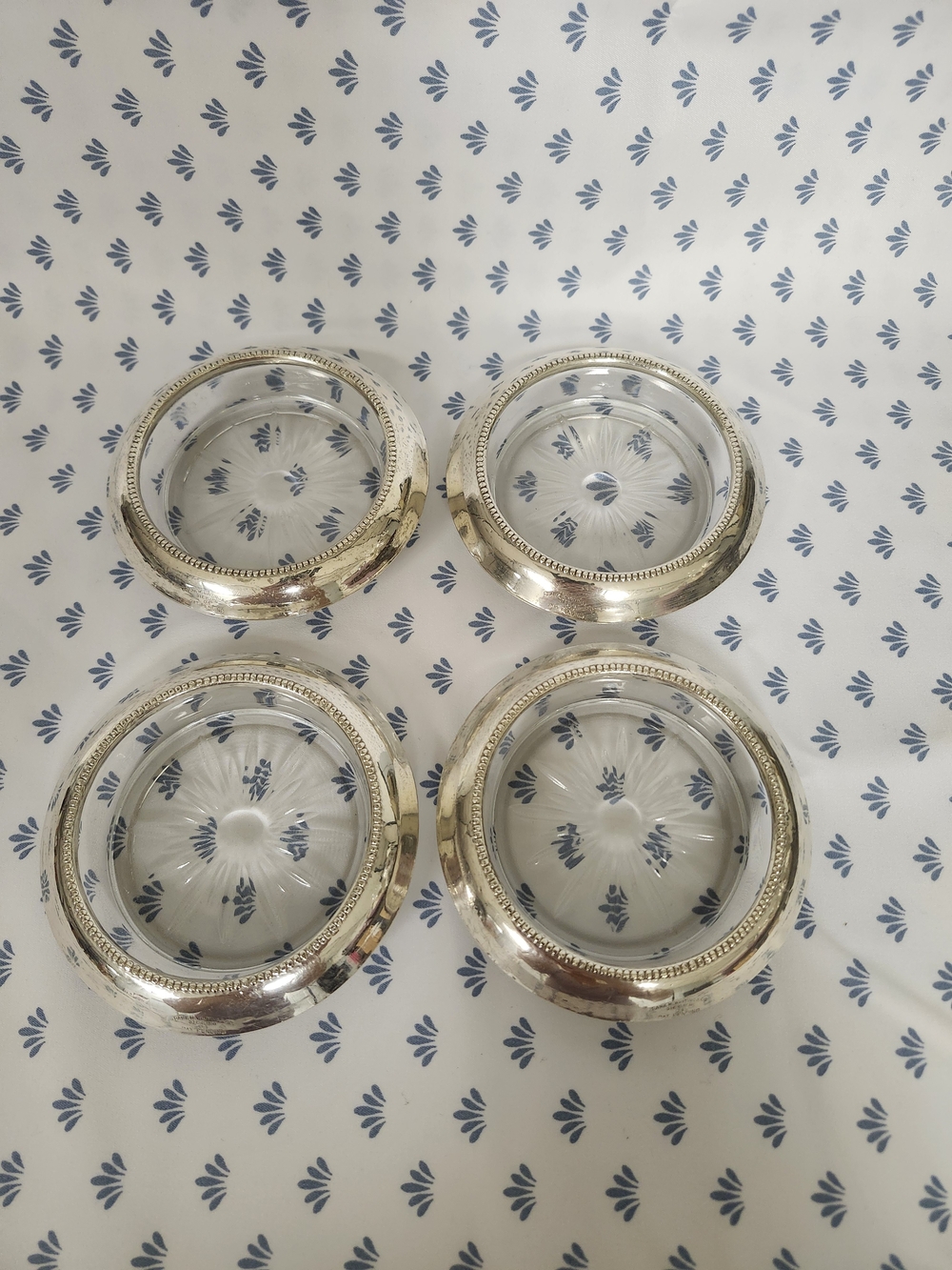Silver-Tone Glass Center Coaster Set - Elegant Silver Accent (Set of 4)